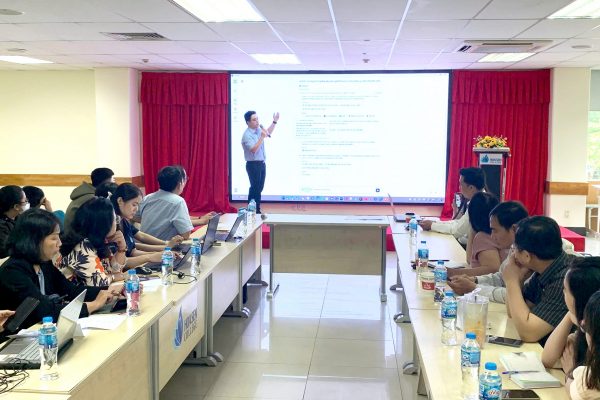 Tập huấn chuyên đề “Vận dụng AI trong công tác giảng dạy” tại Hoa Sen College