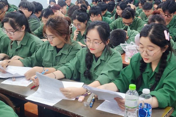 Học viên – Học sinh,  Sinh viên khóa 2024 bước vào chương trình học Giáo dục Quốc phòng – An ninh tại Trường Quân sự quân khu 7
