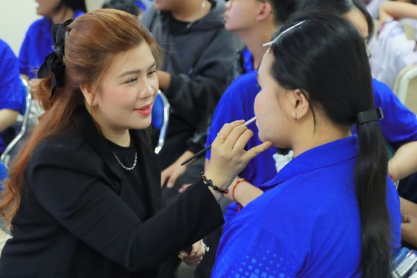 Đánh thức nhan sắc – Bứt phá phong cách Gen Z tại Workshop Makeup cá nhân và định hình phong cách phù hợp cho sinh viên Hoa Sen College