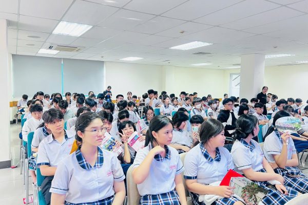 Khám phá thế giới nghề nghiệp tương lai – Trải nghiệm có 1-0-2 tại Hoa Sen College